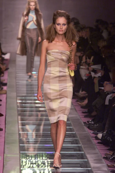 Look 16